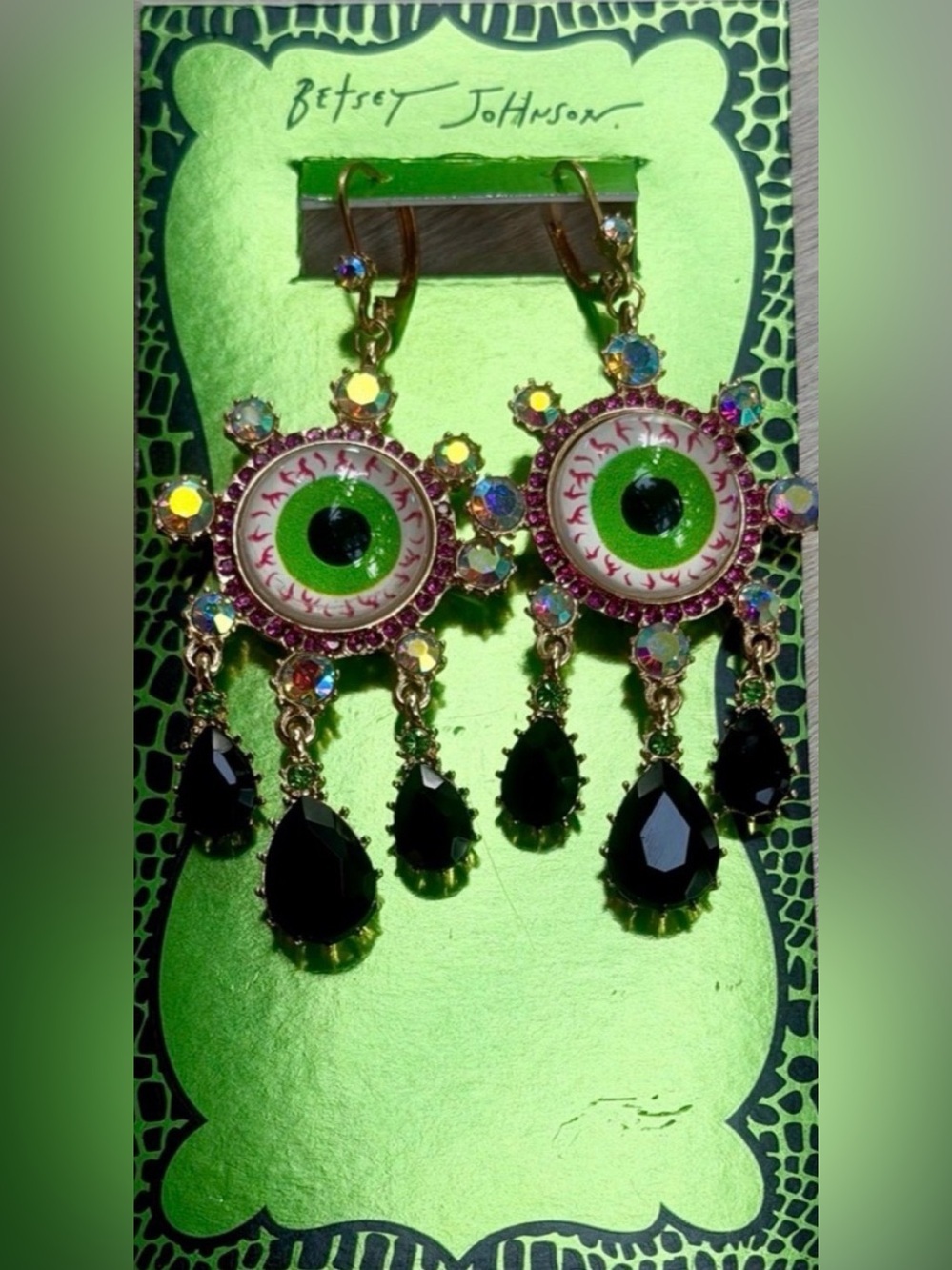 BETSEY JOHNSON Halloween Creep It Real Scary Eyeball Chandelier Earrings NEW NWT